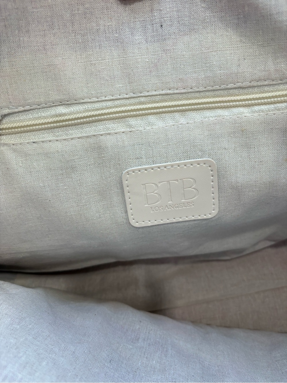 NWT BTB Los Angeles straw tote bag with "Hola Beaches" embroidered lettering - Picture 10 of 15